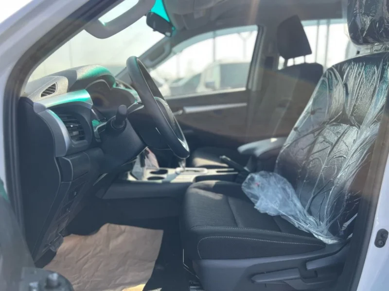 2026 Toyota Hilux 2.4-litre 6 Cylinders Diesel Engine AT White Black Pick Up