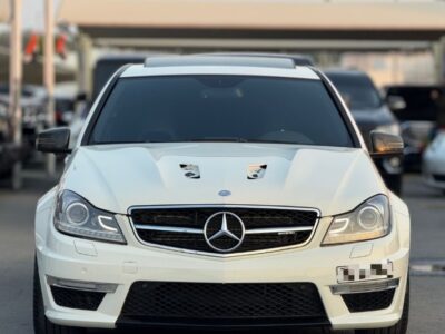 2010 Mercedes-Benz C 63 AMG 6.2L AMG V8 Gul Carbon Fiber White Black