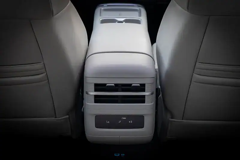 2025 BYD Leopard Titanium 7 Hybrid 4 Cylinder Engine Grey White SUV