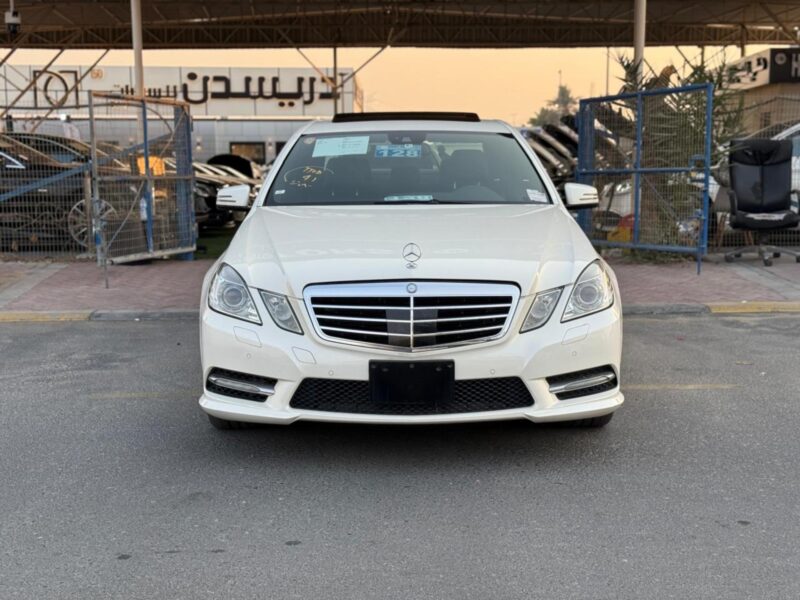 2012 Mercedes-Benz E550 4.6-liter V8 Engine White Black Sedan