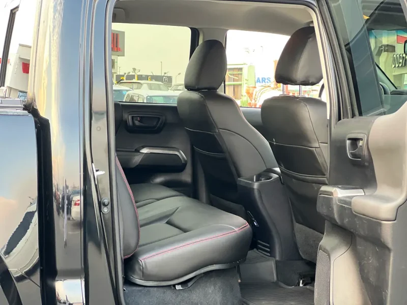 2022 Toyota Tacoma SR5 double ca 6 Cylinders Engine Black Pick Up Truck