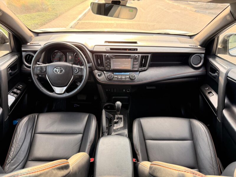 2017 TOYOTA RAV 4 LIMITED 4x4 2.5 Liter V4 Cylinder Engine White Black SUV