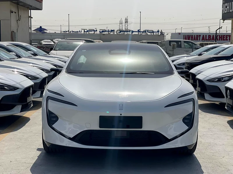 2025 Avatr 12 Ultra Hybrid 4 Cylinders Engine White Beige Sedan