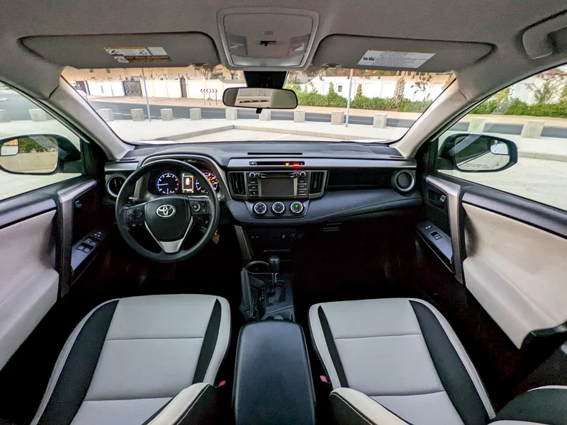 2017 Toyota Rav 4 MID 4 Cylinder Engine White Grey SUV Premium Condition