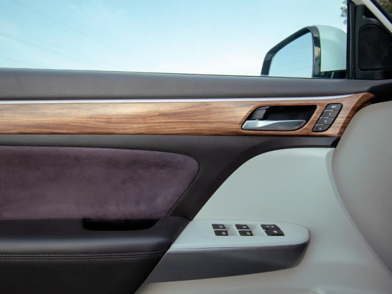 2020 GAC GS8 GL 2.0L 4 Cylinders Engine GCC Specs White Beige