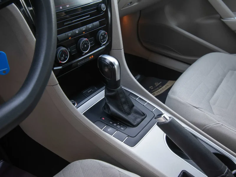 2020 Volkswagen PASSAT Trendline 2.5L 4 Cylinders Engine GCC White Beige