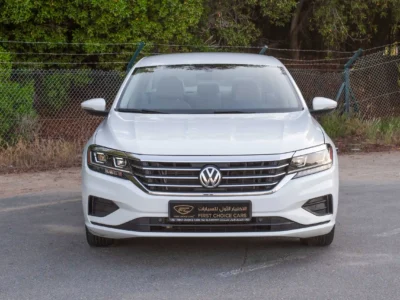 2020 Volkswagen PASSAT Trendline 2.5L 4 Cylinders Engine GCC White Beige