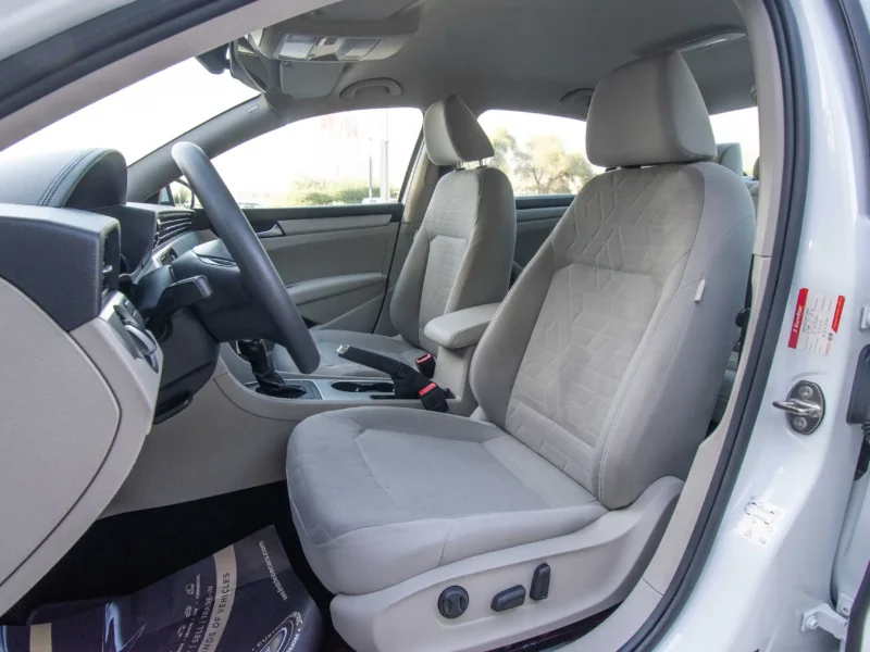 2020 Volkswagen PASSAT Trendline 2.5L 4 Cylinders Engine GCC White Beige