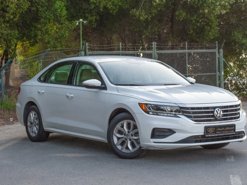 2020 Volkswagen PASSAT Trendline 2.5L 4 Cylinders Engine GCC White Beige