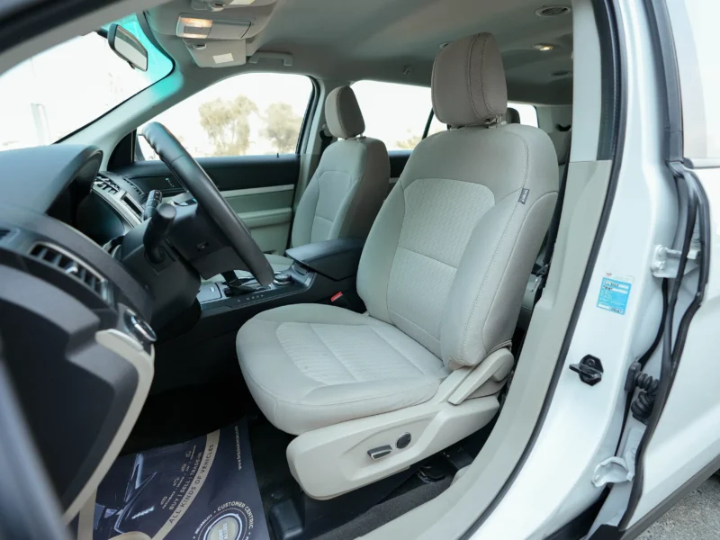 2018 Ford Explorer XLT 3.5L 6 Cylinders Engine 4WD GCC White Beige