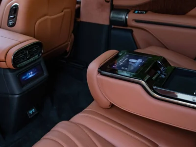 2025 Yangwang U8 Hybrid Yangwang U8 0KM White Orange SUV