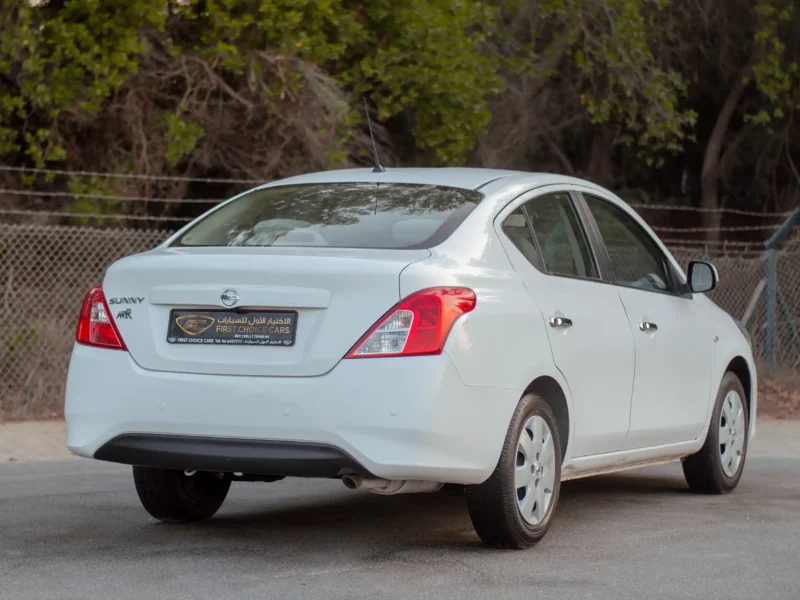 2023 Nissan Sunny SV GCC Specs 4 Cylinder Engine White Beige Sedan