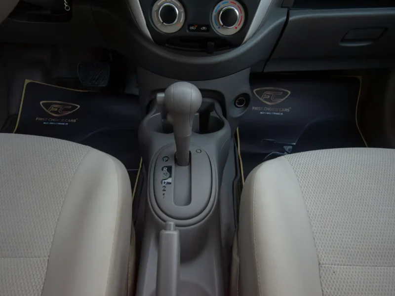 2023 Nissan Sunny SV GCC Specs 4 Cylinder Engine White Beige Sedan