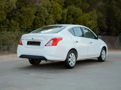 2022 Nissan Sunny SV FWD 4 Cylinder Engine White Beige GCC Specs