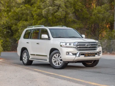 2016 Toyota Land Cruiser GXR 5.7L 8 Cylinders Engine White Brown SUV