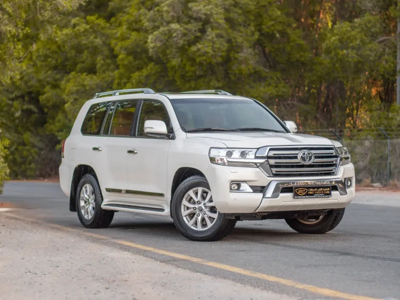 2016 Toyota Land Cruiser GXR 5.7L 8 Cylinders Engine White Brown SUV