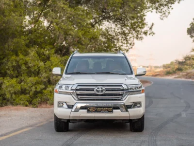 2016 Toyota Land Cruiser GXR 5.7L 8 Cylinders Engine White Brown SUV