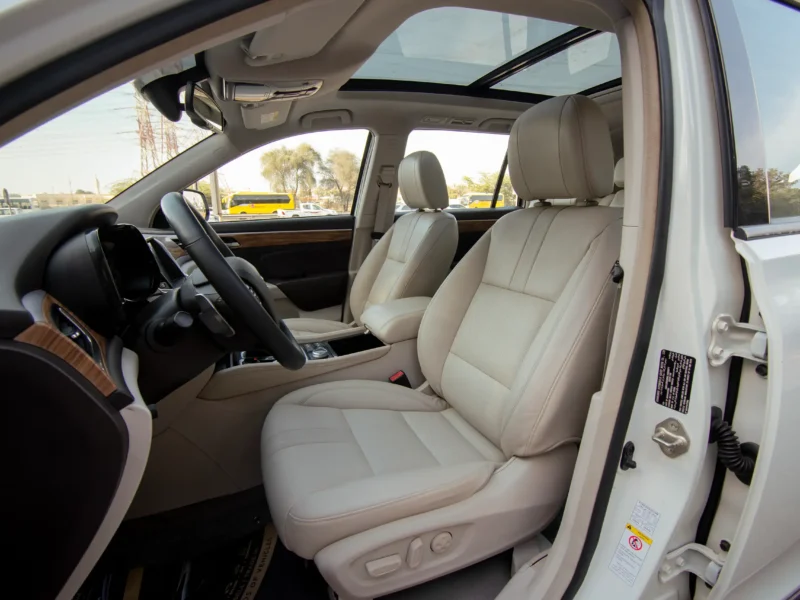 2020 GAC GS8 GL 2.0L 4 Cylinders Engine GCC Specs White Beige