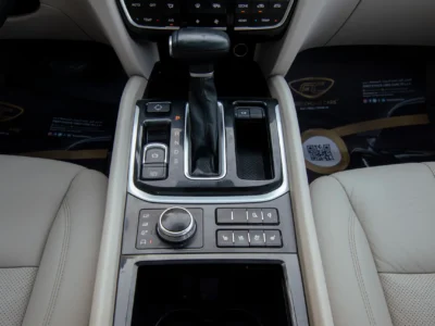 2020 GAC GS8 GL 2.0L 4 Cylinders Engine GCC Specs White Beige