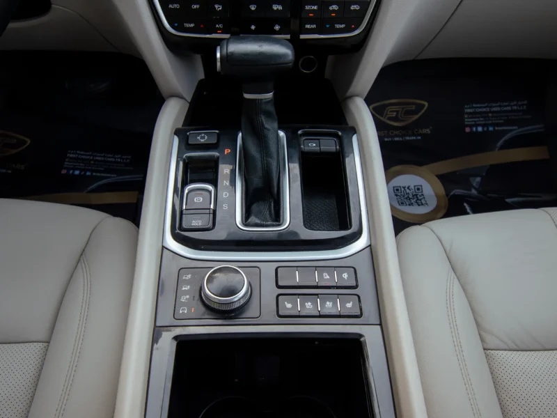 2020 GAC GS8 GL 2.0L 4 Cylinders Engine GCC Specs White Beige