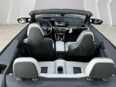 2022 BMW M4 Competition XDrive 3.0L M TwinPower Turbo inline 6-cylinder Black White