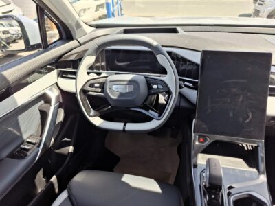 2025 Geely Starray 2.0 Liters 4 Cylinder Engine Glossy Blue Black SUV AT Petrol