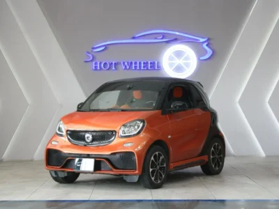 2017 Smart ForTwo 4 Cylinder Engine Orange Black Perfect inside and out