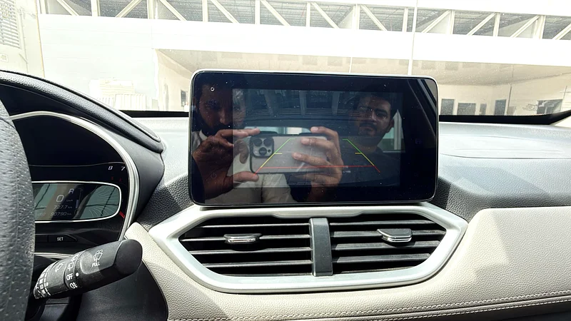 2022 Chevrolet Groove LT 4 Cylinder Petrol Engine Grey Black SUV GCC Specs