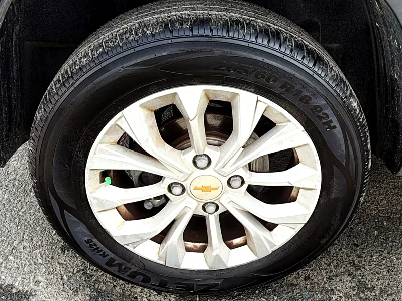 2022 Chevrolet Groove LT 4 Cylinder Petrol Engine Grey Black SUV GCC Specs