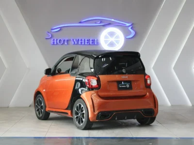 2017 Smart ForTwo 4 Cylinder Engine Orange Black Perfect inside and out