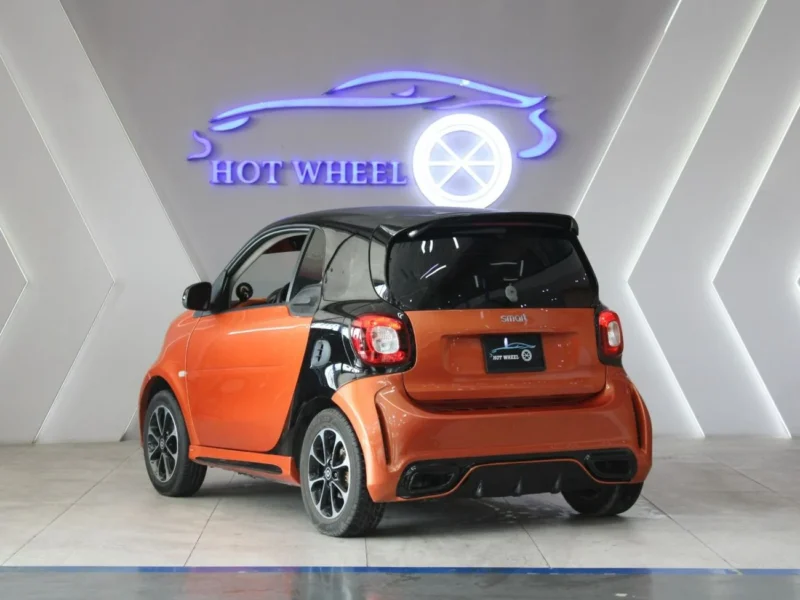 2017 Smart ForTwo 4 Cylinder Engine Orange Black Perfect inside and out