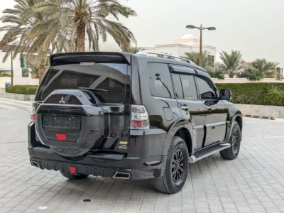 2015 Mitsubishi Pajero GLS MID 6 Cylinders Engine Black Red SUV GCC Specs