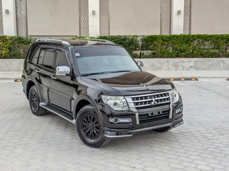 2015 Mitsubishi Pajero GLS MID 6 Cylinders Engine Black Red SUV GCC Specs