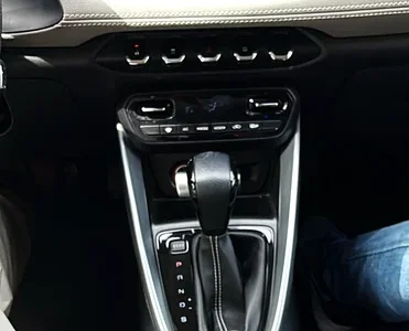 2022 Chevrolet Groove LT 4 Cylinder Petrol Engine Grey Black SUV GCC Specs