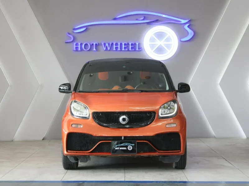 2017 Smart ForTwo 4 Cylinder Engine Orange Black Perfect inside and out