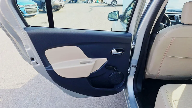 2020 Renault Symbol Other 4 Cylinder Petrol Engine Silver Beige Sedan GCC Specs