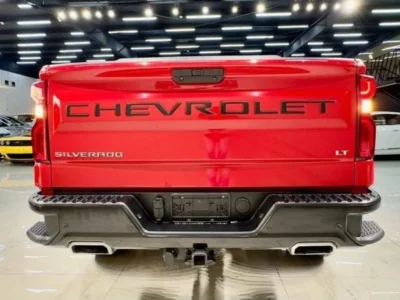 2021 Chevrolet Silverado Trail Boss Edition 5.3 L 8 Cylinders Engine Red Black Truck