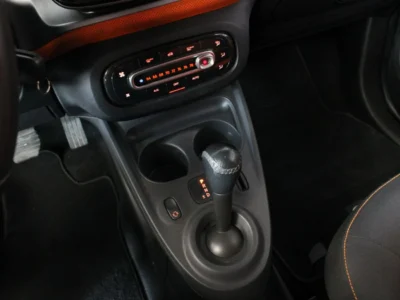 2017 Smart ForTwo 4 Cylinder Engine Orange Black Perfect inside and out