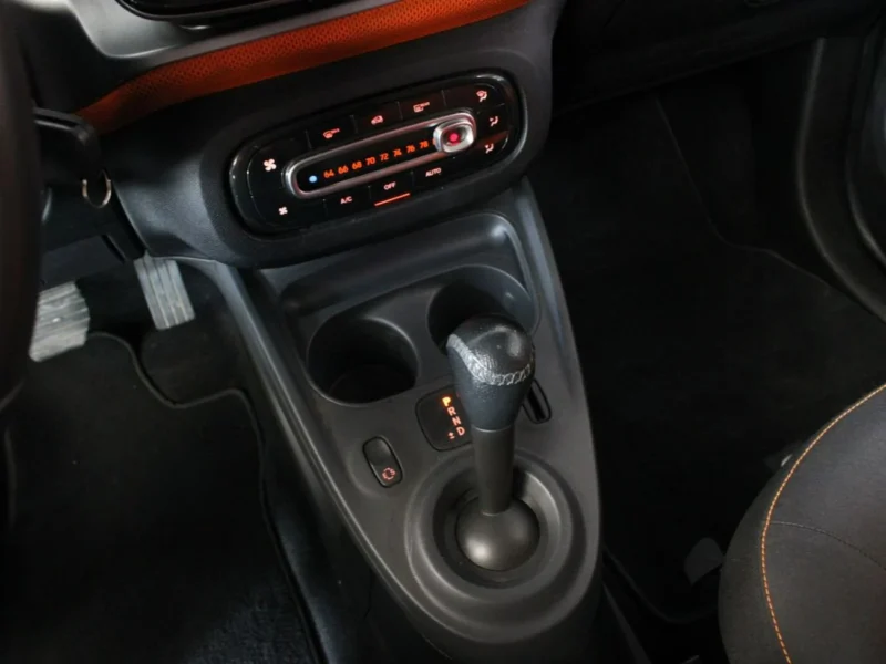 2017 Smart ForTwo 4 Cylinder Engine Orange Black Perfect inside and out