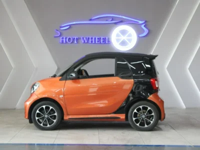 2017 Smart ForTwo 4 Cylinder Engine Orange Black Perfect inside and out