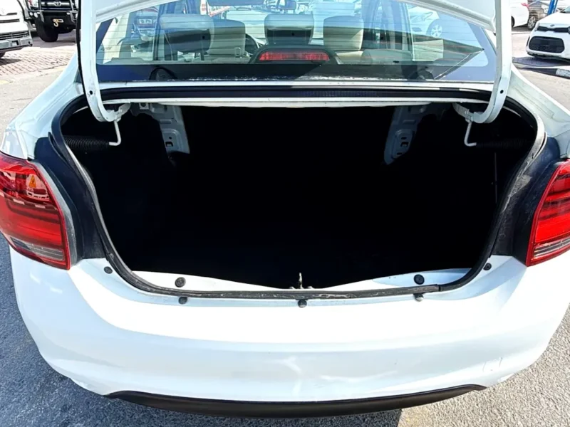 2020 Renault Symbol LE 4 Cylinders Petrol Engine White Beige Sedan GCC Specs