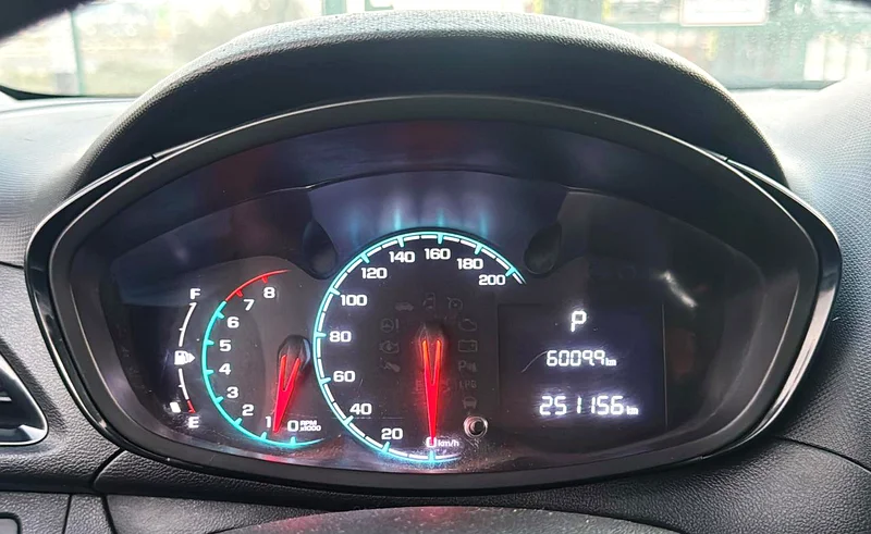 2016 Chevrolet Spark Other 4 Cylinders Petrol Engine White Black Sedan GCC