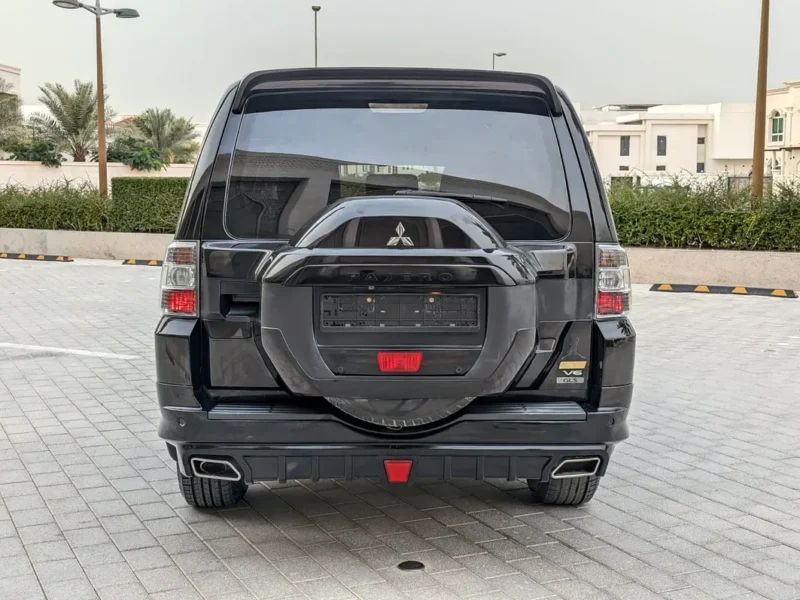 2015 Mitsubishi Pajero GLS MID 6 Cylinders Engine Black Red SUV GCC Specs