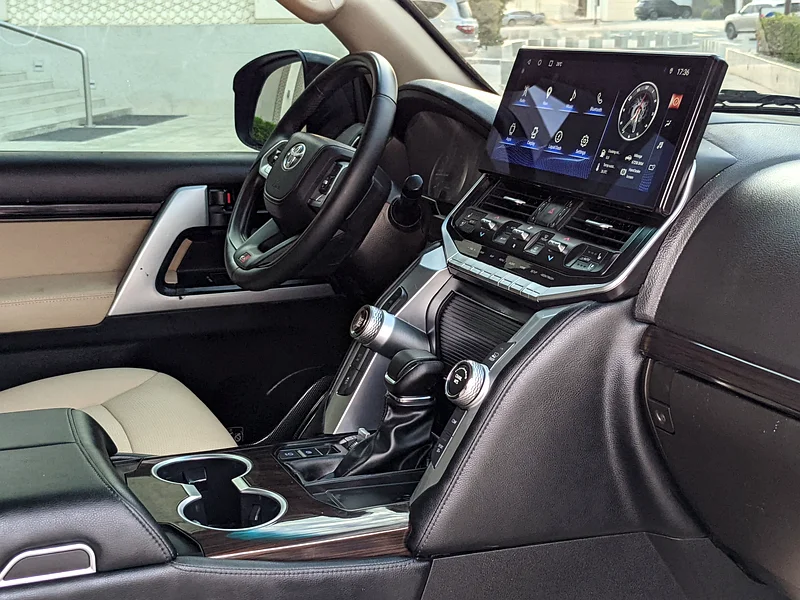 2009 Toyota Land Cruiser GXR 6 Cylinder Petrol Engine Black Beige SUV GCC