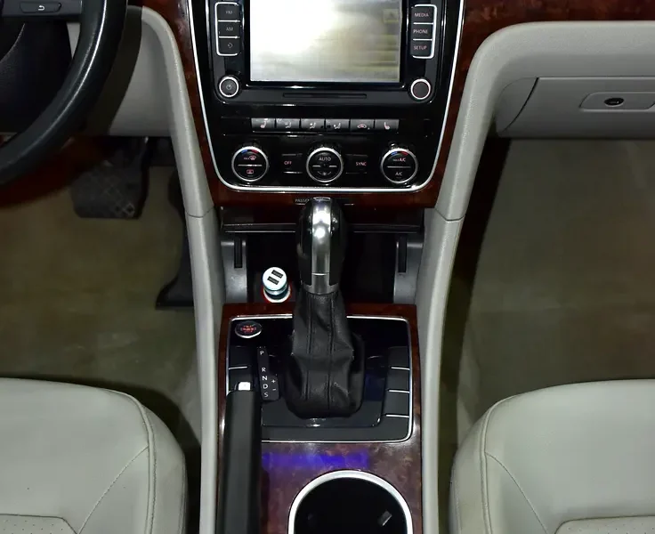 2013 Volkswagen Passat SEL 5 Cylinder Petrol Engine Silver Beige Sedan GCC