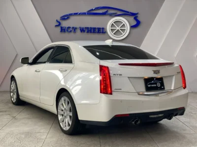 2018 Cadillac ATS 2.0-liter turbocharged 4-cylinder White Beige Sedan AWD