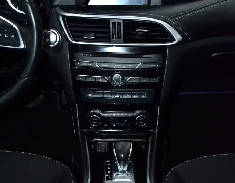 2018 Infiniti Q30 Comfort 4 Cylinder Petrol Engine White Black Hatchback GCC