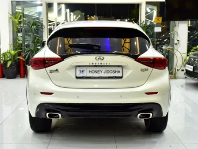 2018 Infiniti Q30 Comfort 4 Cylinder Petrol Engine White Black Hatchback GCC