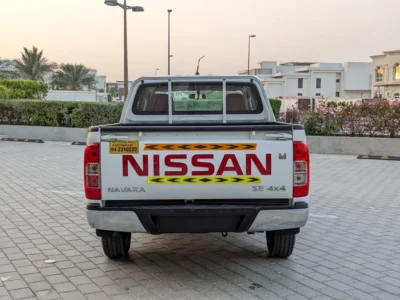 2022 Nissan Navara SE 4 Cylinder Petrol Engine White Red Pick Up Truck