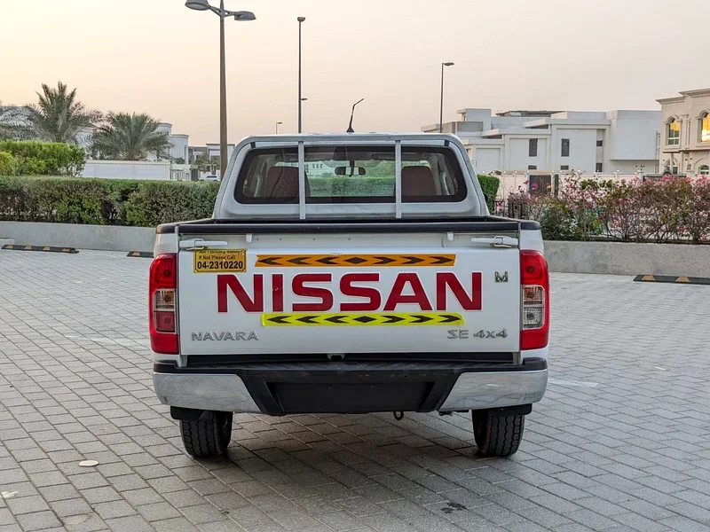 2022 Nissan Navara SE 4 Cylinder Petrol Engine White Red Pick Up Truck